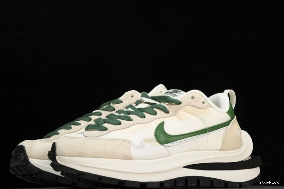 sacai White Vaporwaffle DD1875-102 Nike Green 0708